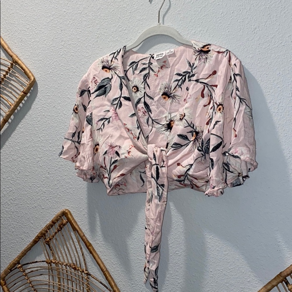 Floral crop top, ties in the front